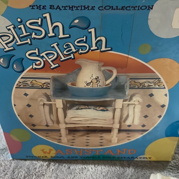 Muffy Vanderbear bathroom collection washstand bowl and pitcher - Picture 2 of 7